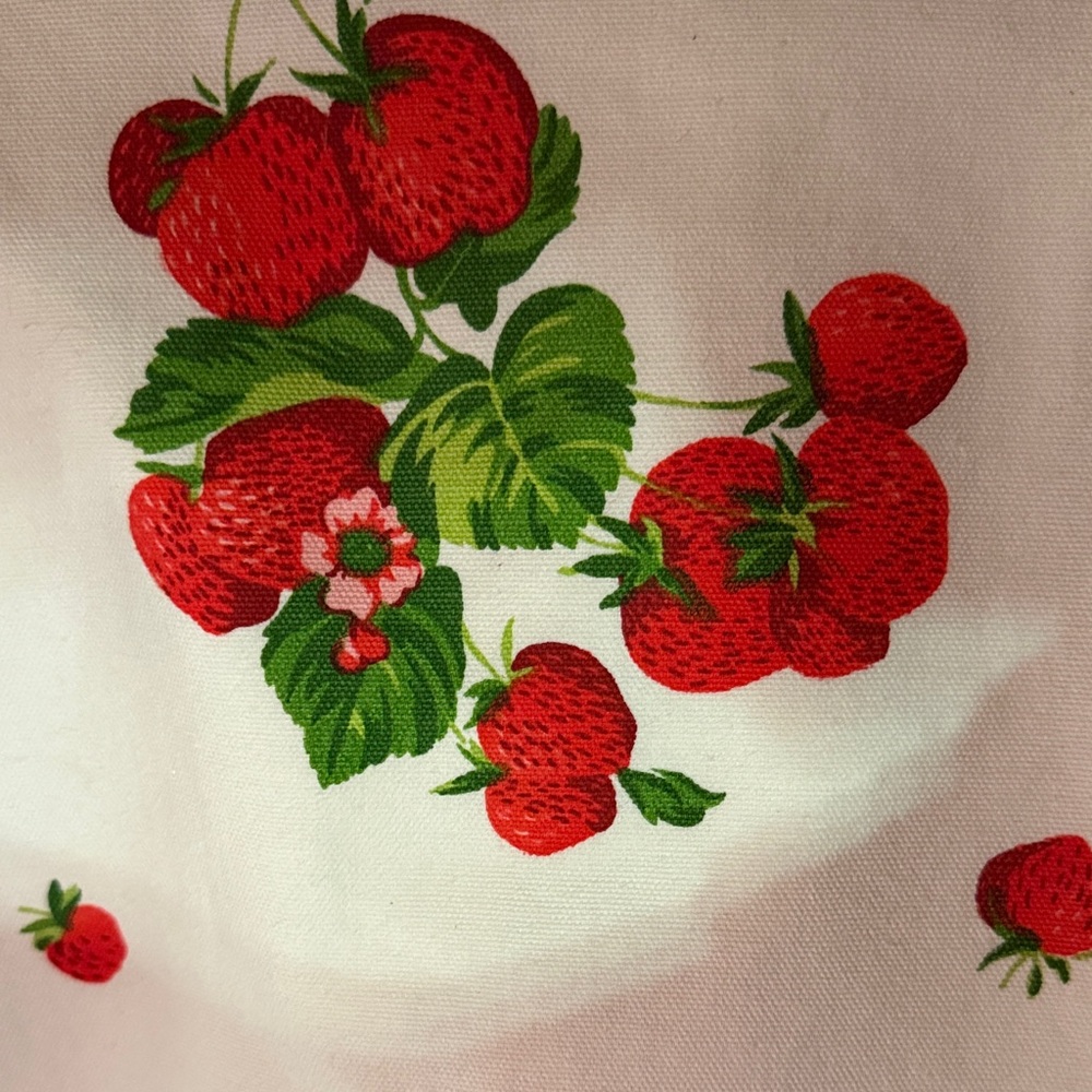 April Cornell Red and Green Strawberry Table Linen
